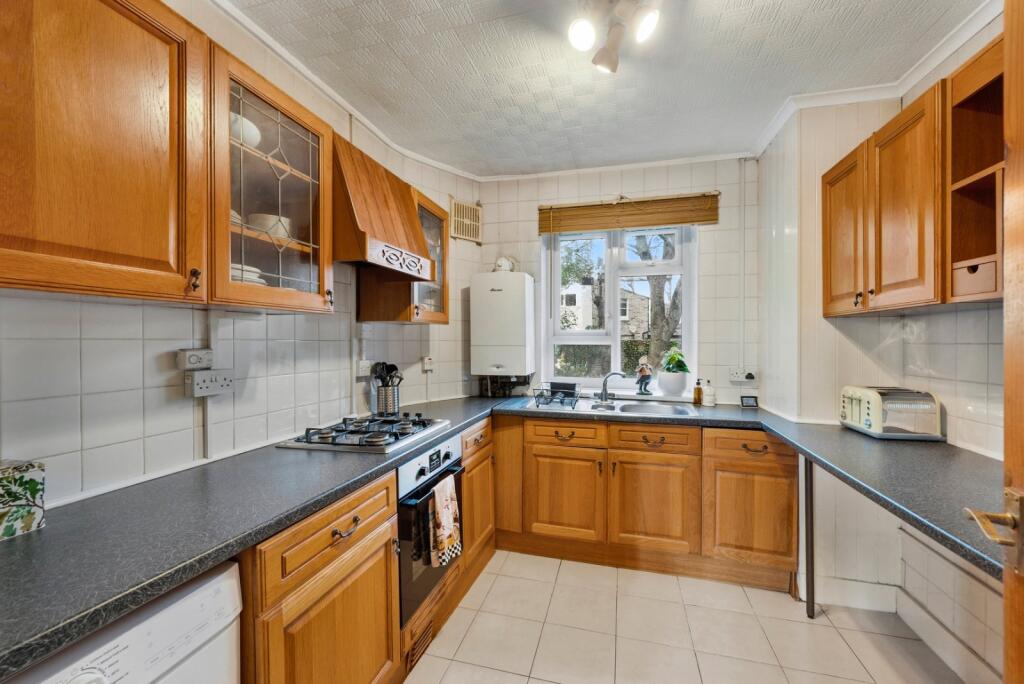 3 bed 1st Floor Flat for rent in Wandsworth. From Chestertons Estate Agents - Wandsworth Lettings