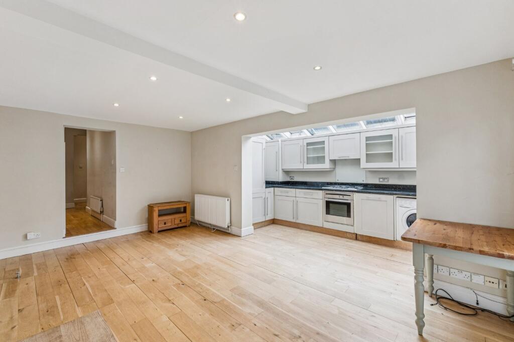 2 bed Semi Detached for rent in Wandsworth. From Chestertons Estate Agents - Wandsworth Lettings 2 bed Semi Detached for rent in Wandsworth. From Chestertons Estate Agents - Wandsworth Lettings