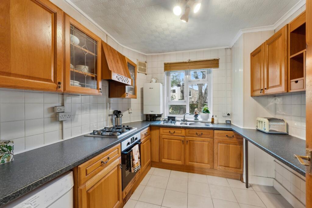 3 bed 1st Floor Flat for rent in Wandsworth. From Chestertons Estate Agents - Wandsworth Lettings