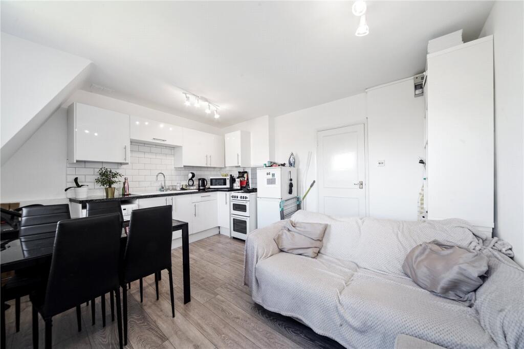 1 bed 1st Floor Flat for rent in Wandsworth. From Chestertons Estate Agents - Wandsworth Lettings
