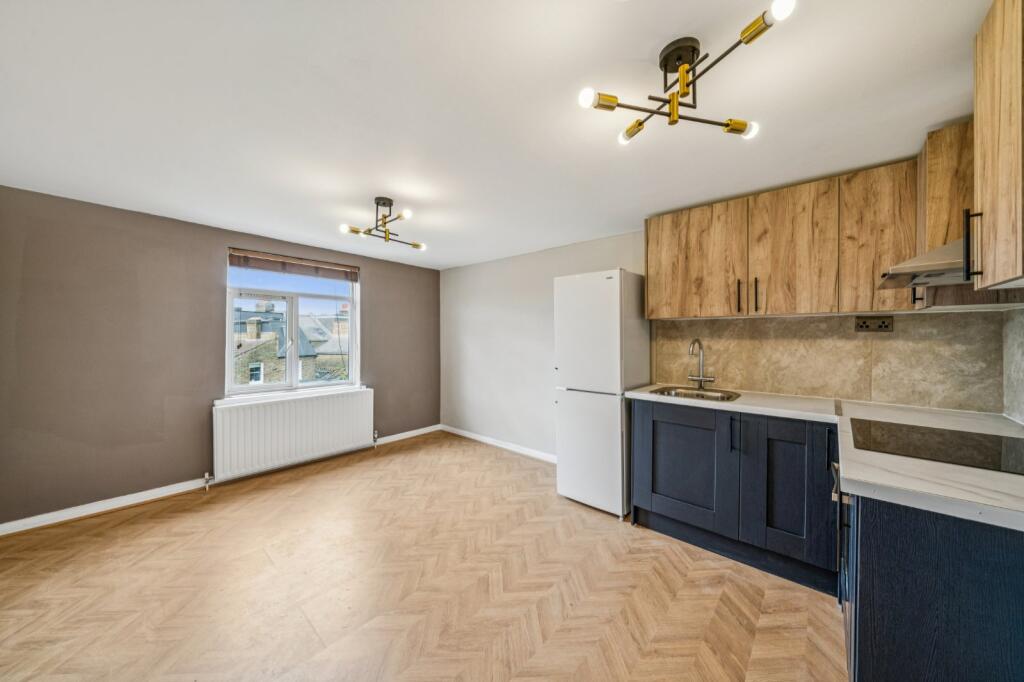 2 bed 1st Floor Flat for rent in Wandsworth. From Chestertons Estate Agents - Wandsworth Lettings