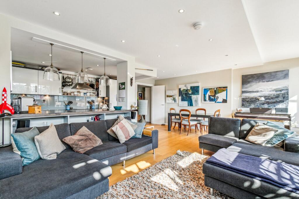 2 bed 1st Floor Flat for rent in Wandsworth. From Chestertons Estate Agents - Wandsworth Lettings