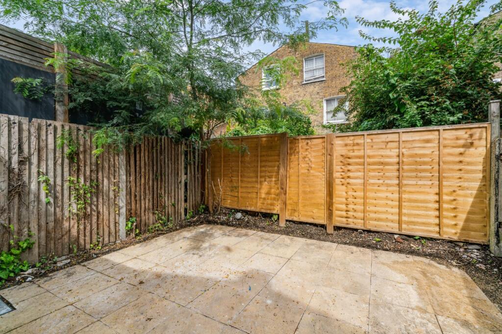 3 bed 1st Floor Flat for rent in Wandsworth. From Chestertons Estate Agents - Wandsworth Lettings 3 bed 1st Floor Flat for rent in Wandsworth. From Chestertons Estate Agents - Wandsworth Lettings