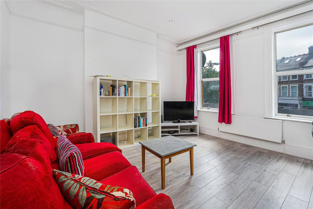 3 bed 1st Floor Flat for rent in Wandsworth. From Chestertons Estate Agents - Wandsworth Lettings 3 bed 1st Floor Flat for rent in Wandsworth. From Chestertons Estate Agents - Wandsworth Lettings