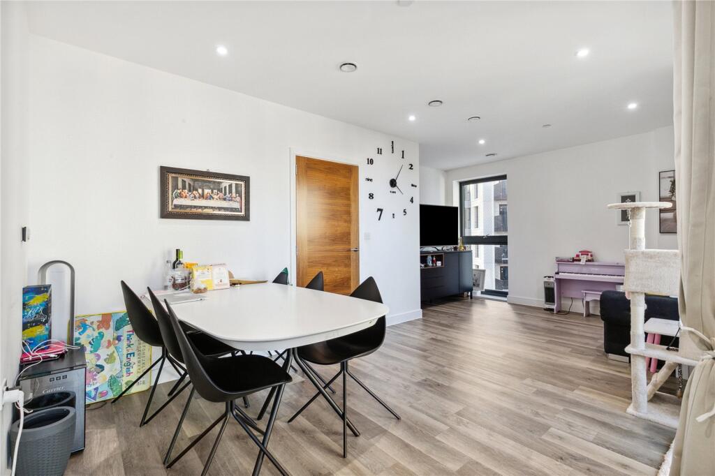 3 bed 1st Floor Flat for rent in Wandsworth. From Chestertons Estate Agents - Wandsworth Lettings