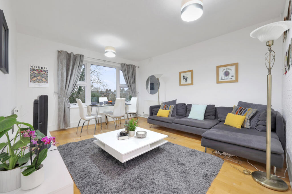 2 bed 1st Floor Flat for rent in Wandsworth. From Chestertons Estate Agents - Wandsworth Lettings