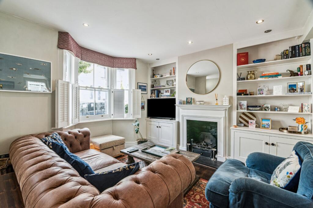 3 bed Mid Terraced House for rent in Wandsworth. From Chestertons Estate Agents - Wandsworth Lettings