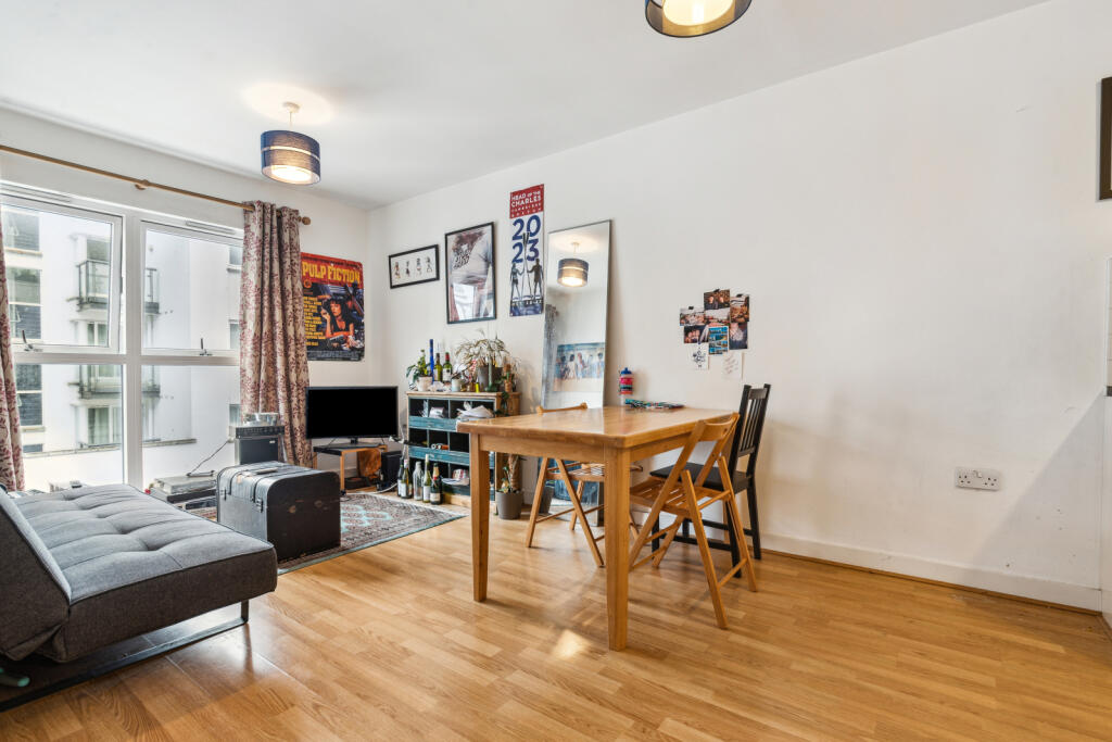 2 bed 1st Floor Flat for rent in Wandsworth. From Chestertons Estate Agents - Wandsworth Lettings 2 bed 1st Floor Flat for rent in Wandsworth. From Chestertons Estate Agents - Wandsworth Lettings