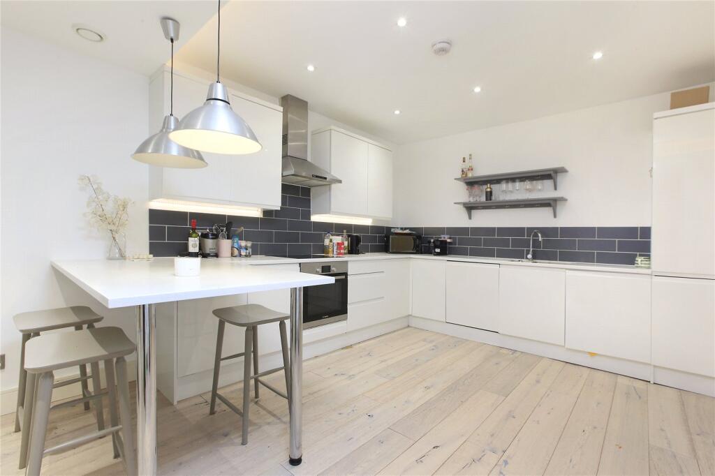 2 bed 1st Floor Flat for rent in Wandsworth. From Chestertons Estate Agents - Wandsworth Lettings