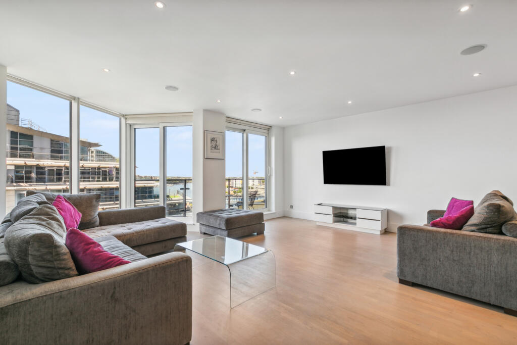 3 bed 1st Floor Flat for rent in Wandsworth. From Chestertons Estate Agents - Wandsworth Lettings