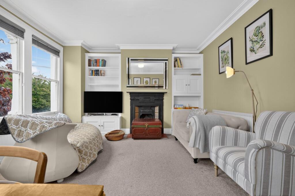 3 bed 1st Floor Flat for rent in Wandsworth. From Chestertons Estate Agents - Wandsworth Lettings 3 bed 1st Floor Flat for rent in Wandsworth. From Chestertons Estate Agents - Wandsworth Lettings