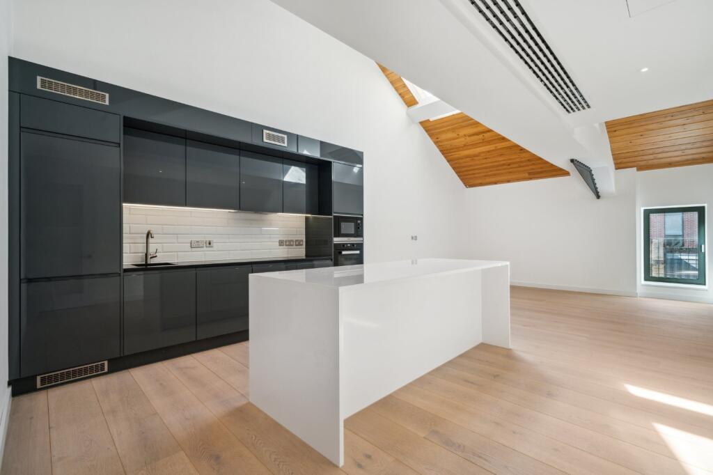 3 bed 1st Floor Flat for rent in Wandsworth. From Chestertons Estate Agents - Wandsworth Lettings 3 bed 1st Floor Flat for rent in Wandsworth. From Chestertons Estate Agents - Wandsworth Lettings