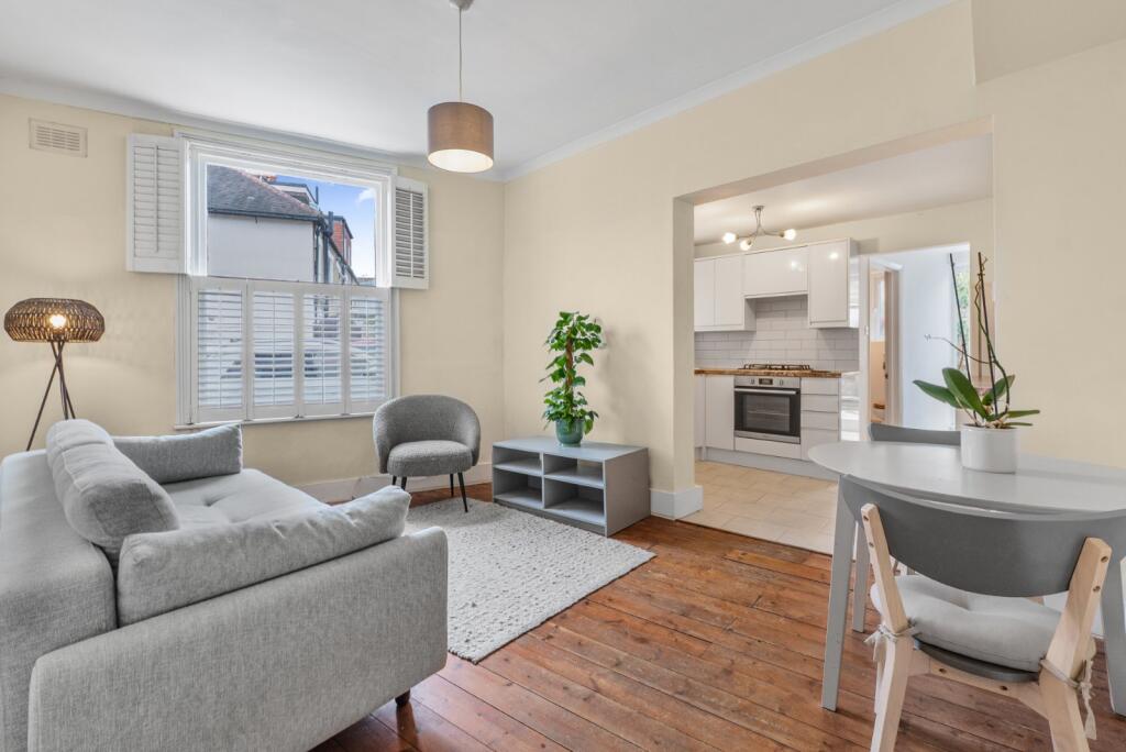 2 bed 1st Floor Flat for rent in Wandsworth. From Chestertons Estate Agents - Wandsworth Lettings