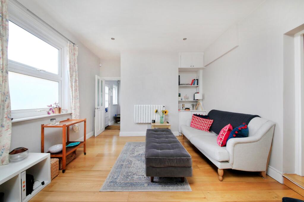 2 bed 1st Floor Flat for rent in Wandsworth. From Chestertons Estate Agents - Wandsworth Lettings