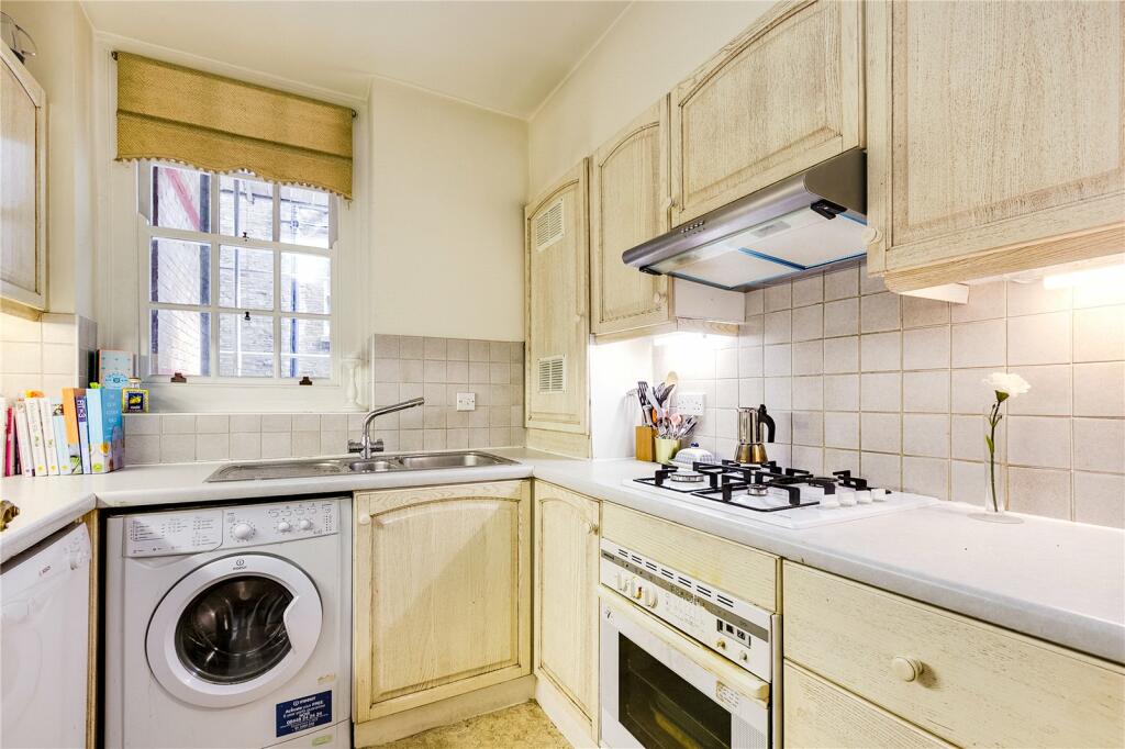 2 bed Mid Terraced House for rent in Westminster. From Chestertons Estate Agents - Westminster & Pimlico