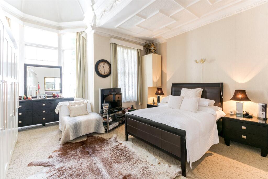 3 bed Mid Terraced House for rent in Westminster. From Chestertons Estate Agents - Pimlico
