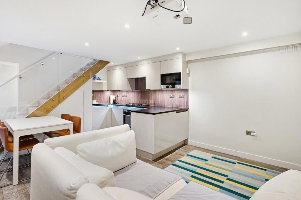 2 bed 1st Floor Flat for rent in Chelsea. From Chestertons Estate Agents - Pimlico