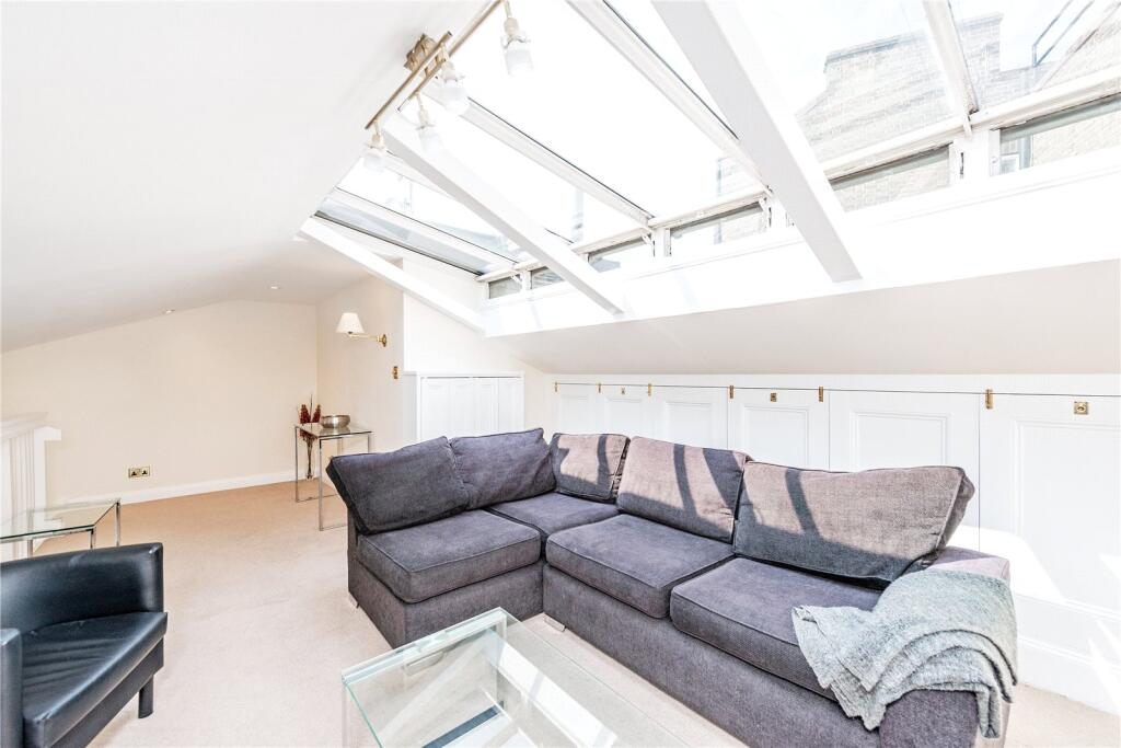 3 bed 1st Floor Flat for rent in Chelsea. From Chestertons Estate Agents - Pimlico