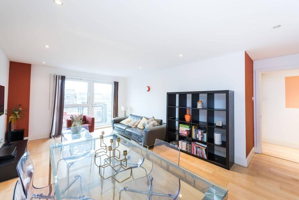 3 bed 1st Floor Flat for rent in Westminster. From Chestertons Estate Agents - Pimlico