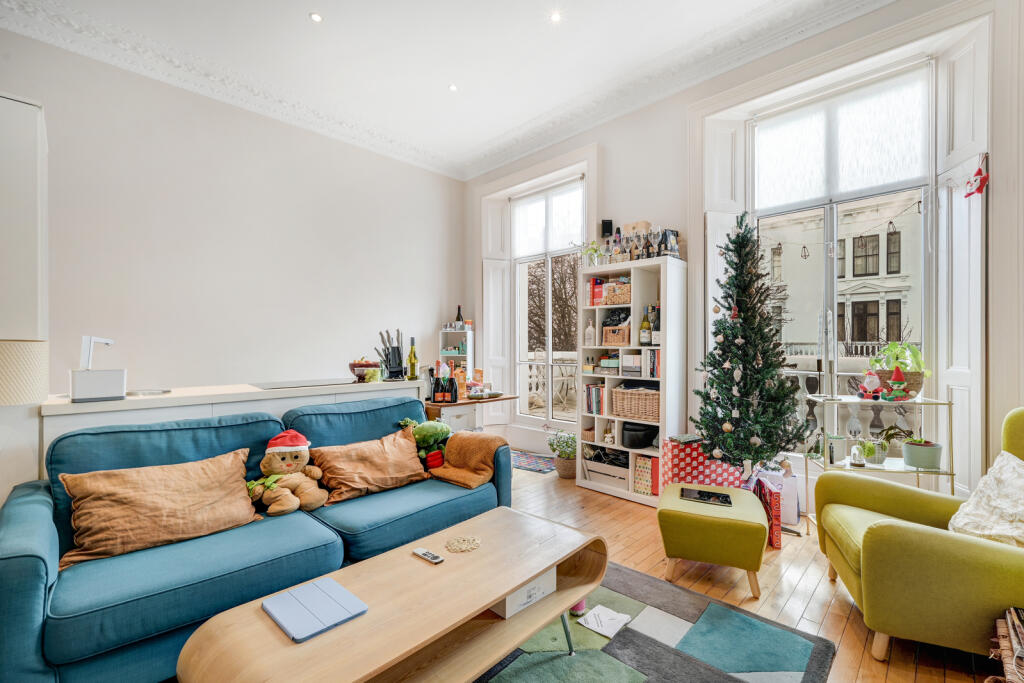 2 bed Mid Terraced House for rent in Chelsea. From Chestertons Estate Agents - Pimlico