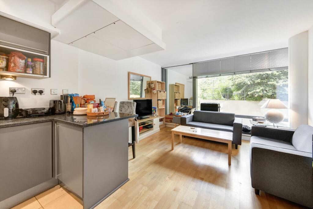 1 bed 1st Floor Flat for rent in Bermondsey. From Chestertons Estate Agents - Pimlico