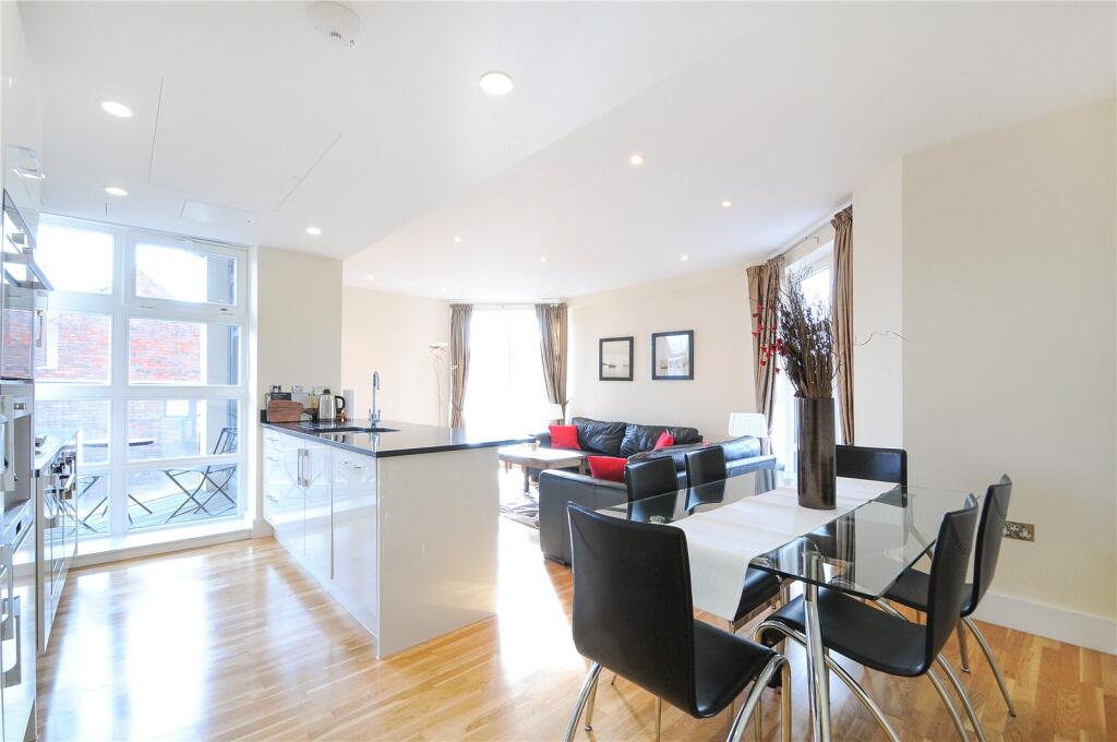 3 bed 1st Floor Flat for rent in Westminster. From Chestertons Estate Agents - Pimlico