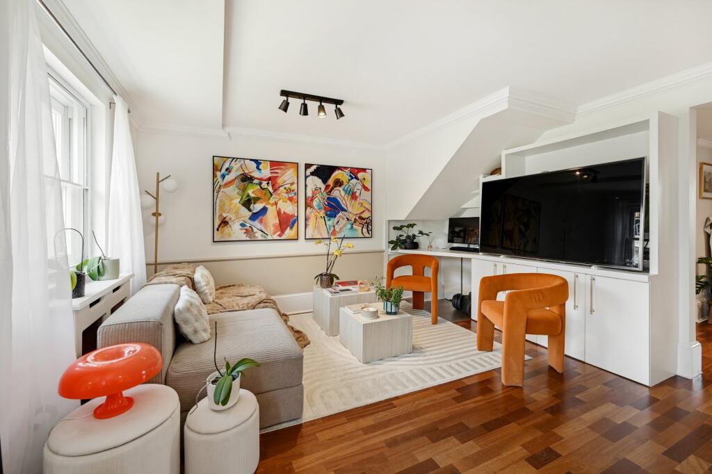 3 bed 1st Floor Flat for rent in Westminster. From Chestertons Estate Agents - Pimlico
