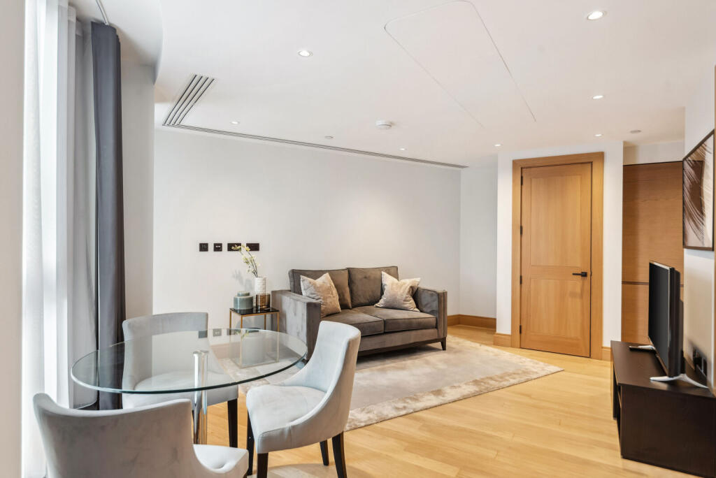 1 bed 1st Floor Flat for rent in Clapham. From Chestertons Estate Agents - Pimlico
