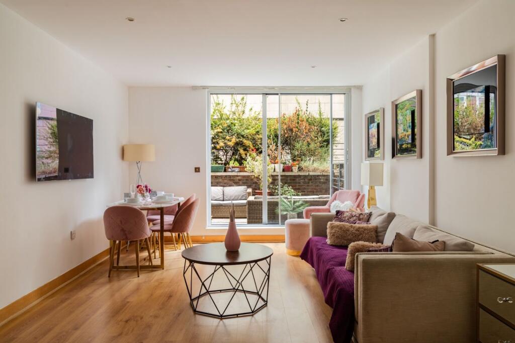 3 bed 1st Floor Flat for rent in Westminster. From Chestertons Estate Agents - Pimlico
