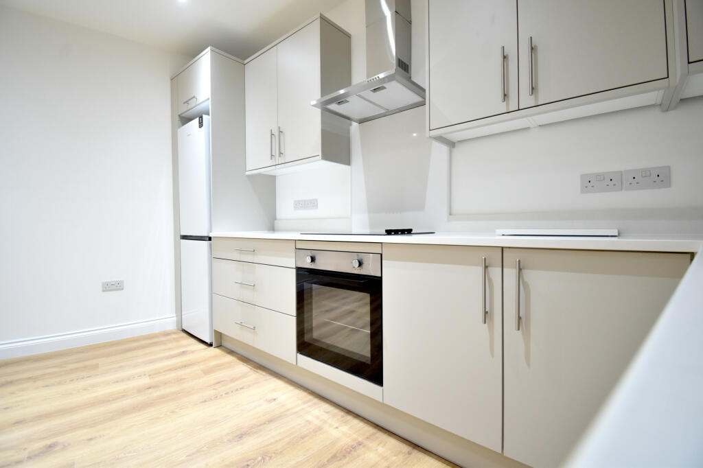 2 bed Flat for rent in London. From Chris Anthony Estates - London
