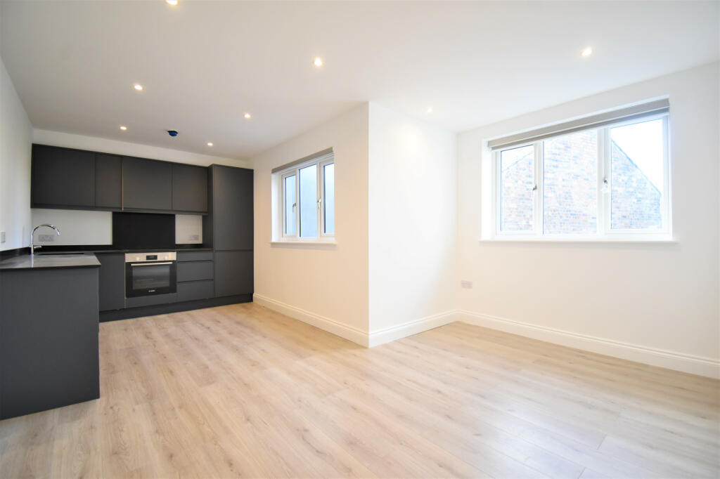 3 bed Maisonette for rent in London. From Chris Anthony Estates - London