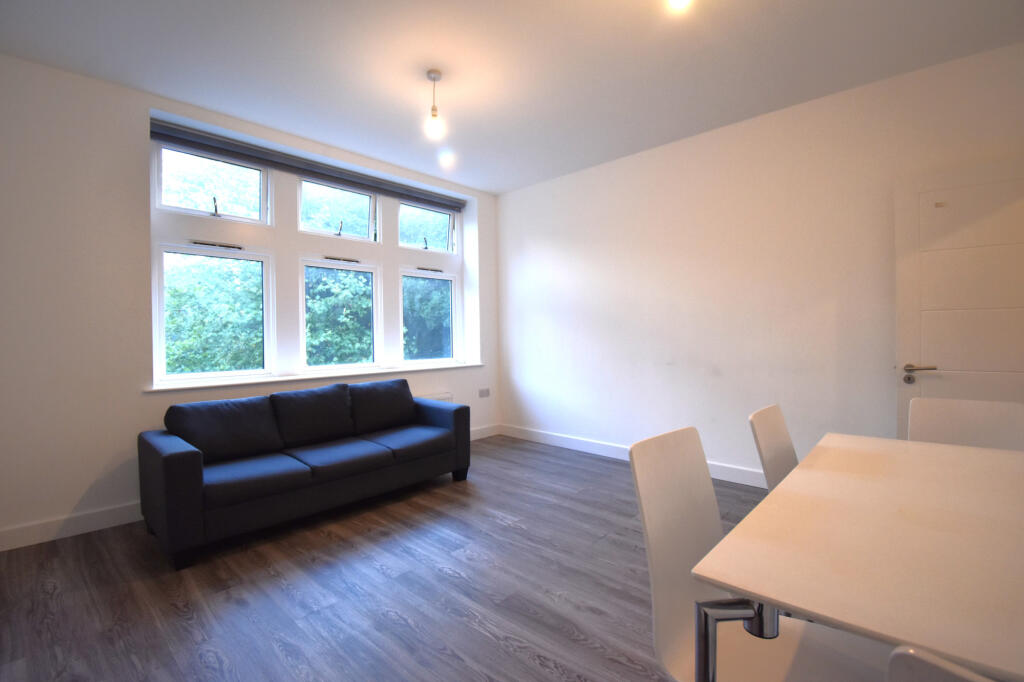2 bed 1st Floor Flat for rent in Crews Hill. From Chris Anthony Estates - London 2 bed 1st Floor Flat for rent in Crews Hill. From Chris Anthony Estates - London