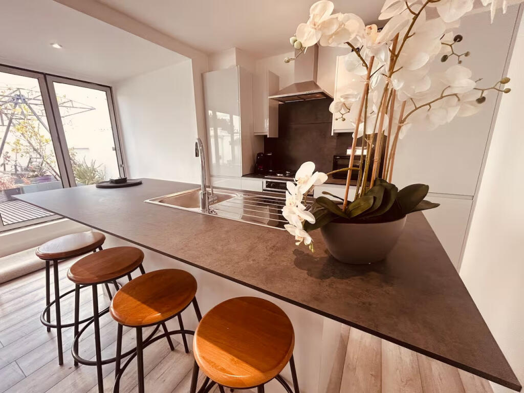 2 bed Penthouse for rent in London. From Chris Anthony Estates - London