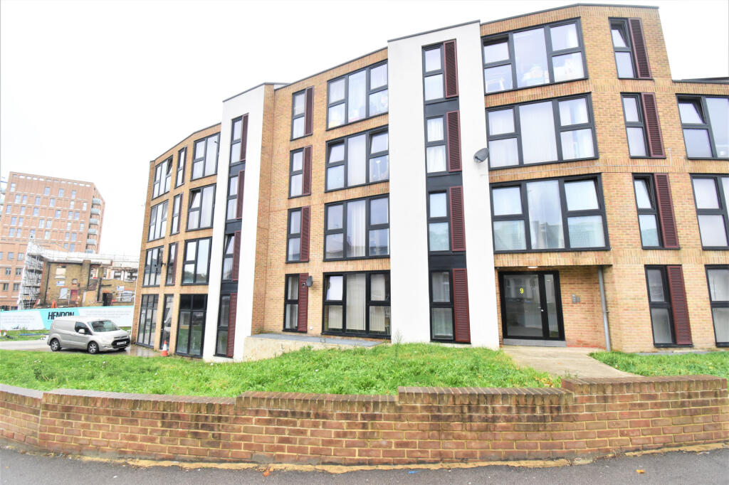 2 bed 1st Floor Flat for rent in London. From Chris Anthony Estates - London