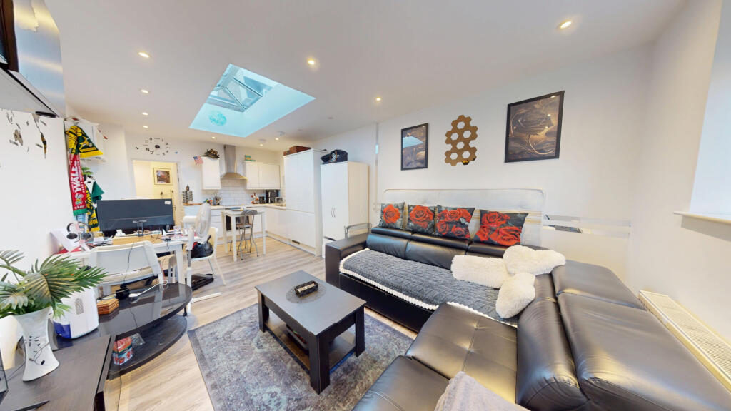 1 bed 1st Floor Flat for rent in Crews Hill. From Chris Anthony Estates - London