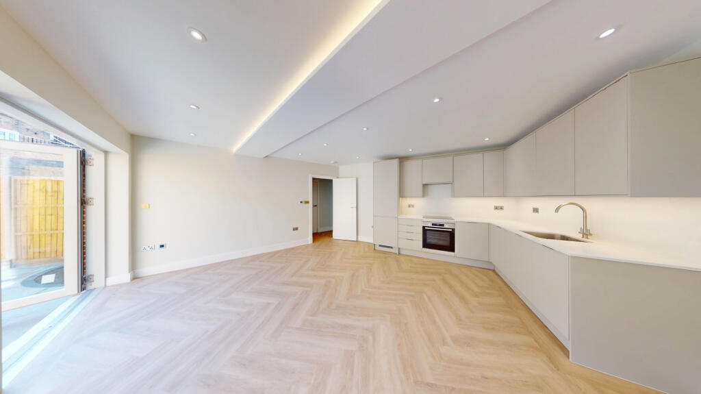 1 bed 1st Floor Flat for rent in Crews Hill. From Chris Anthony Estates - London