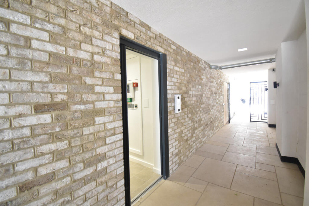 3 bed Apartment for rent in London. From Chris Anthony Estates - London 3 bed Apartment for rent in London. From Chris Anthony Estates - London