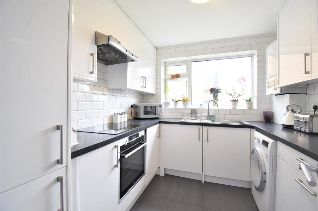 2 bed 1st Floor Flat for rent in Hadley Wood. From Chris Anthony Estates - London 2 bed 1st Floor Flat for rent in Hadley Wood. From Chris Anthony Estates - London
