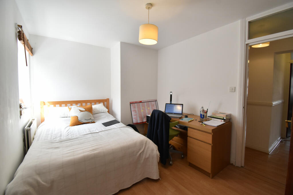 3 bed Apartment for rent in Stoke Newington. From Chris Anthony Estates - London