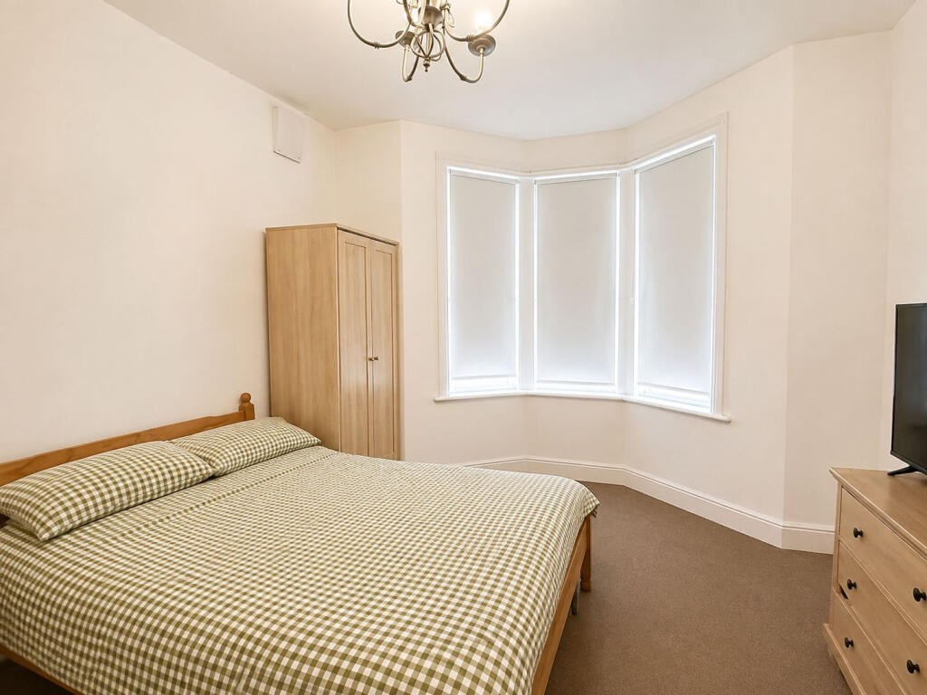 2 bed Mid Terraced House for rent in Wood Green. From Chris Anthony Estates - London