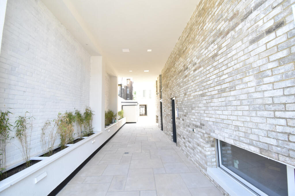 2 bed Apartment for rent in Hackney. From Chris Anthony Estates - London 2 bed Apartment for rent in Hackney. From Chris Anthony Estates - London