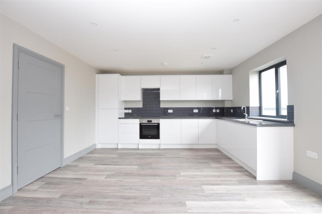 2 bed Apartment for rent in Carshalton. From Christies - Cheam Sales