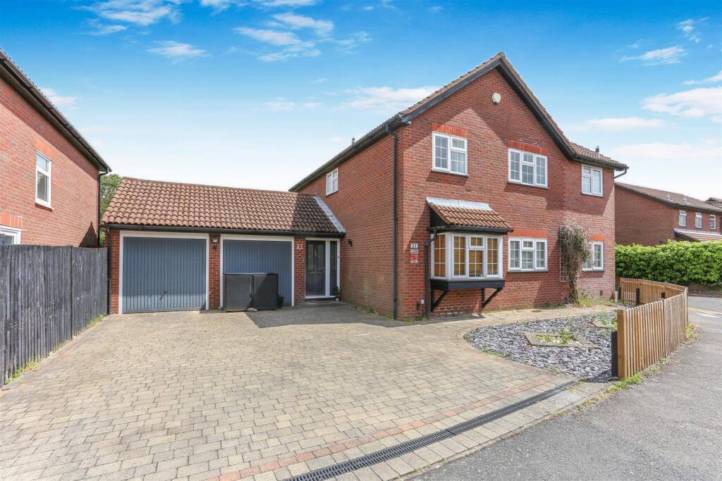 4 bed Detached for rent in Banstead. From Christies - Cheam Sales 4 bed Detached for rent in Banstead. From Christies - Cheam Sales