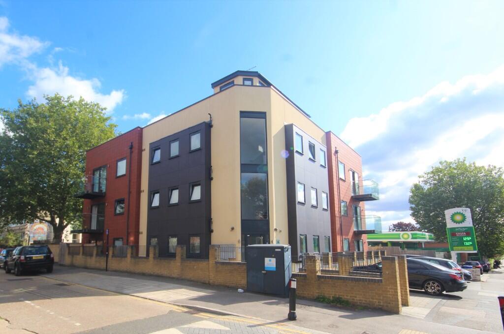 1 bed House (unspecified) for rent in Woodford. From Churchill Estates - South Woodford