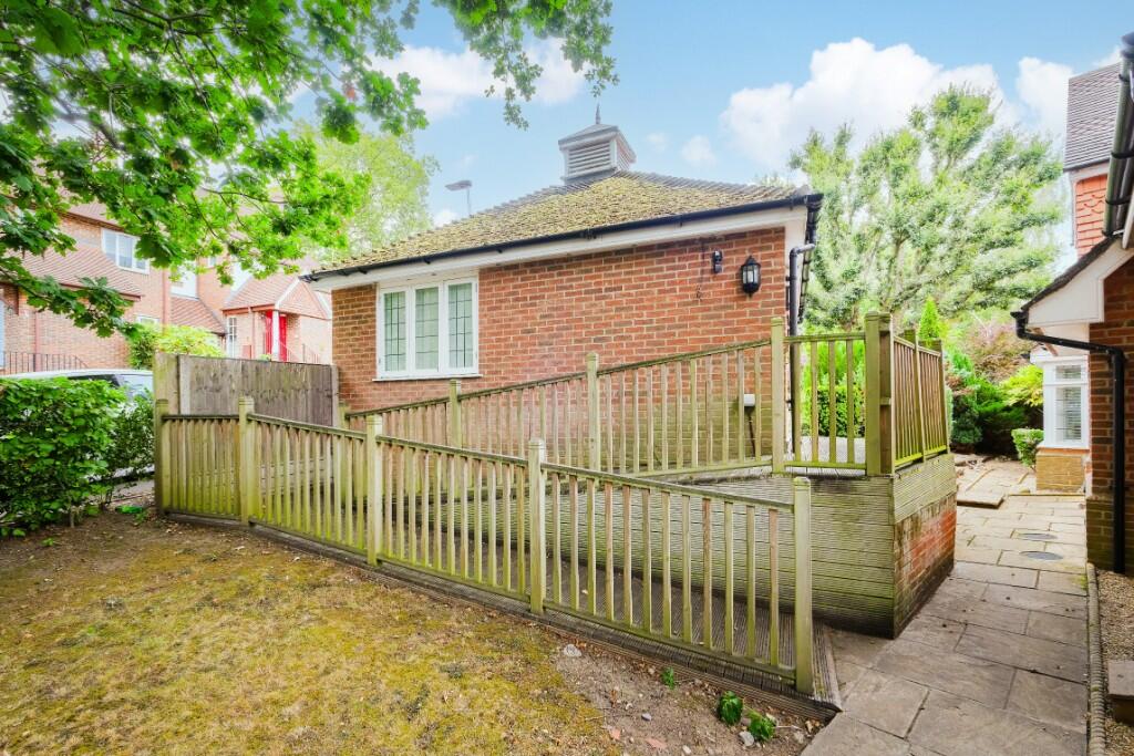 1 bed Detached for rent in Woodford. From Churchill Estates - South Woodford