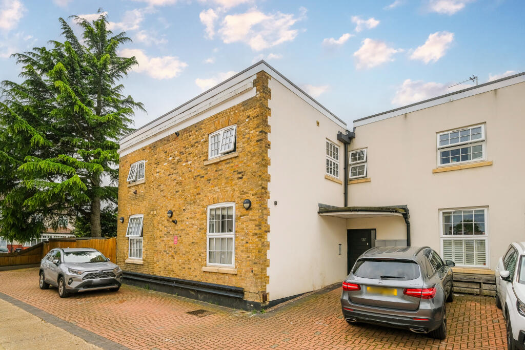 1 bed House (unspecified) for rent in Woodford. From Churchill Estates - South Woodford