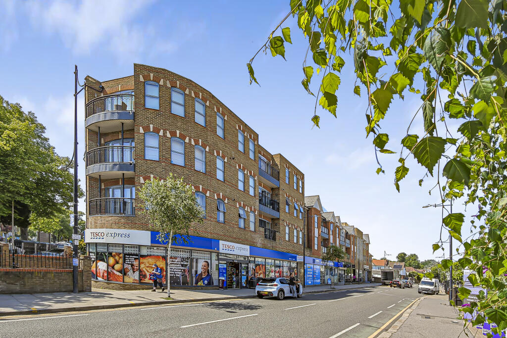 2 bed Apartment for rent in Woodford. From Churchill Estates - South Woodford