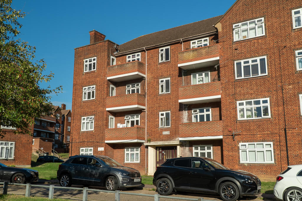 2 bed 1st Floor Flat for rent in Wanstead. From Churchill Estates - South Woodford