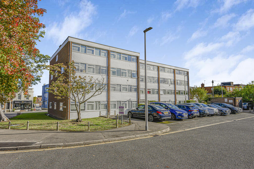 2 bed Duplex for rent in Woodford. From Churchill Estates - South Woodford 2 bed Duplex for rent in Woodford. From Churchill Estates - South Woodford