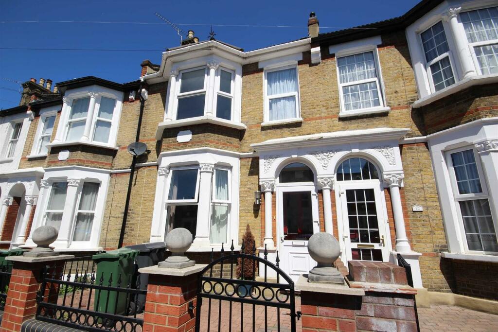 4 bed Mid Terraced House for rent in Walthamstow. From Churchill Estates - Walthamstow